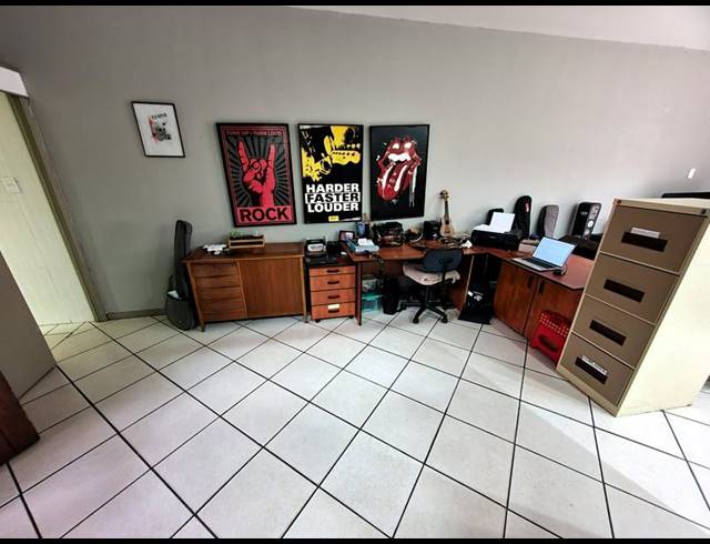 2 BEDROOM TOWNHOUSE FOR SALE IN SINOVILLE